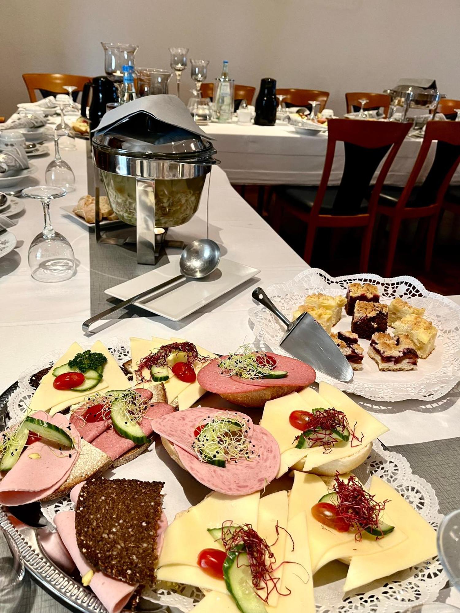 Hotel Zu Den Linden ヴァッハトベルク エクステリア 写真