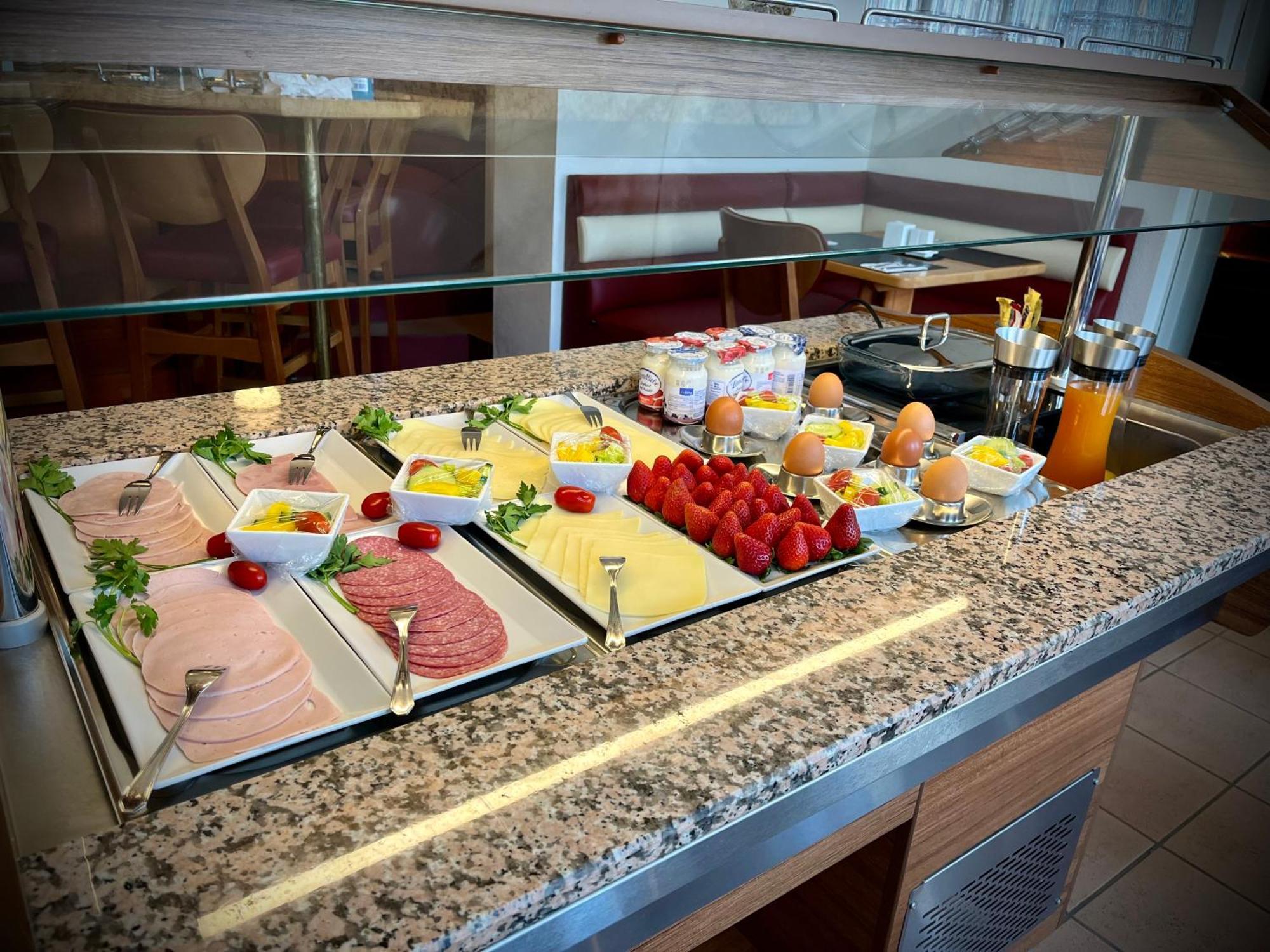 Hotel Zu Den Linden ヴァッハトベルク エクステリア 写真